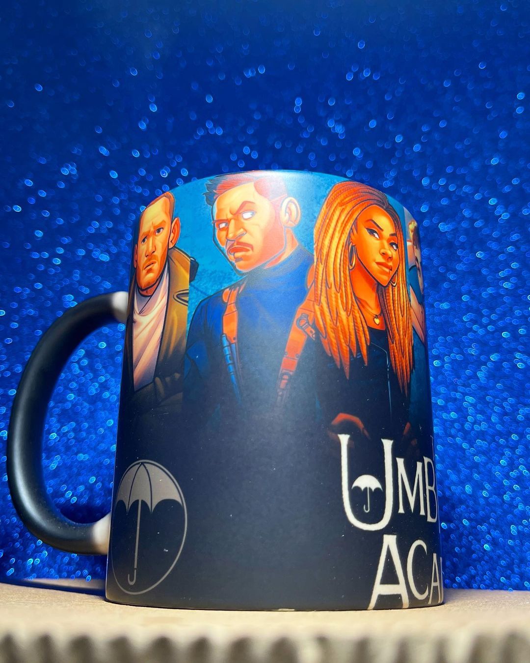 Taza Mágica Umbrella Academy - WhatASheet - Especialistas en tazas magicas - Personalización - Costa Rica - San Jose - Heredia - Cartago - Was