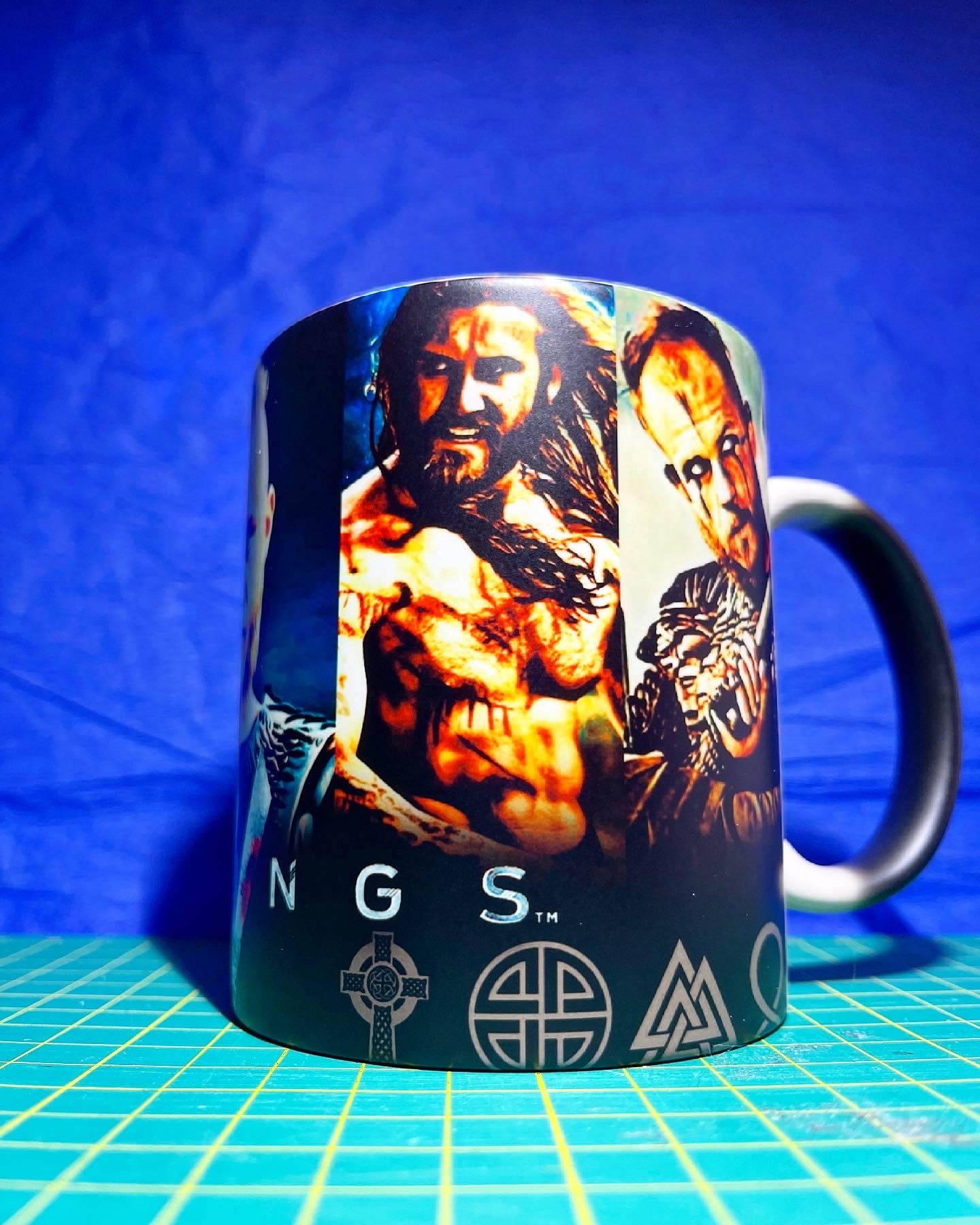 Taza Mágica Vikingos - WhatASheet - Especialistas en tazas magicas - Personalización - Costa Rica - San Jose - Heredia - Cartago - Was