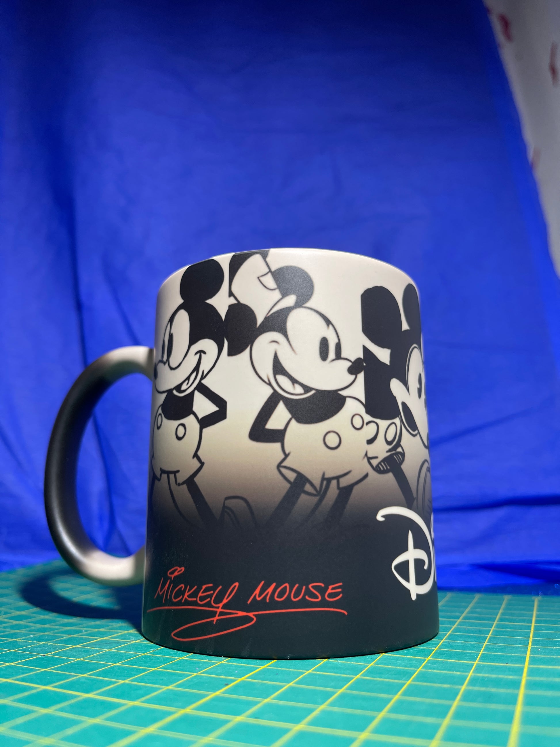 Taza Mágica Mickey Mouse Vintage - WhatASheet - Especialistas en tazas magicas - Personalización - Costa Rica - San Jose - Heredia - Cartago - Was